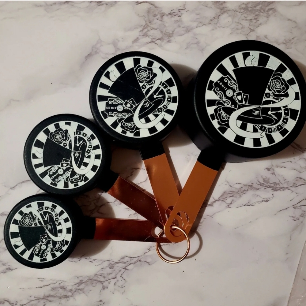 Caraval, Stephanie Garber measuring cups, Illumicrate